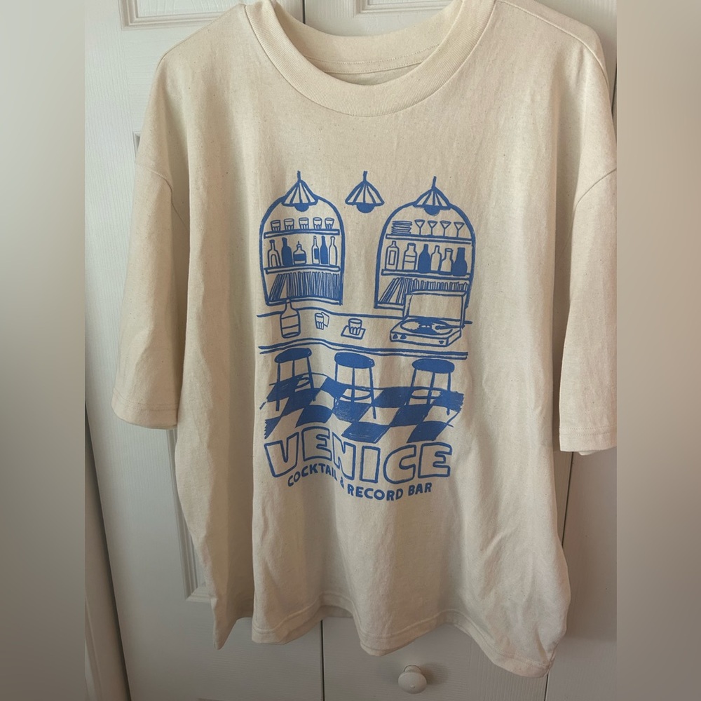 Old Navy Men’s Cream Cropped Tee Venice Large
